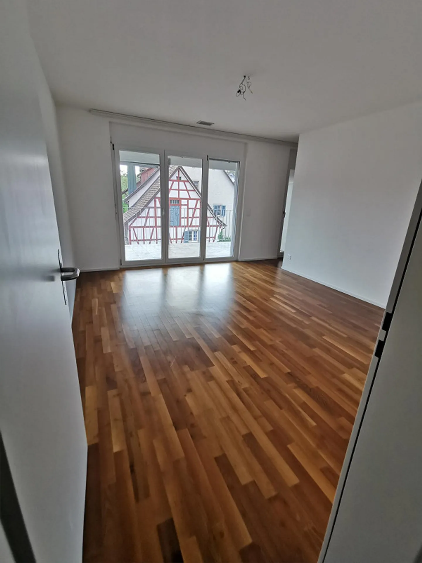 Modern 4.5-room penthouse apartment with large terrace & lift in apartment - Photo 2 of 5