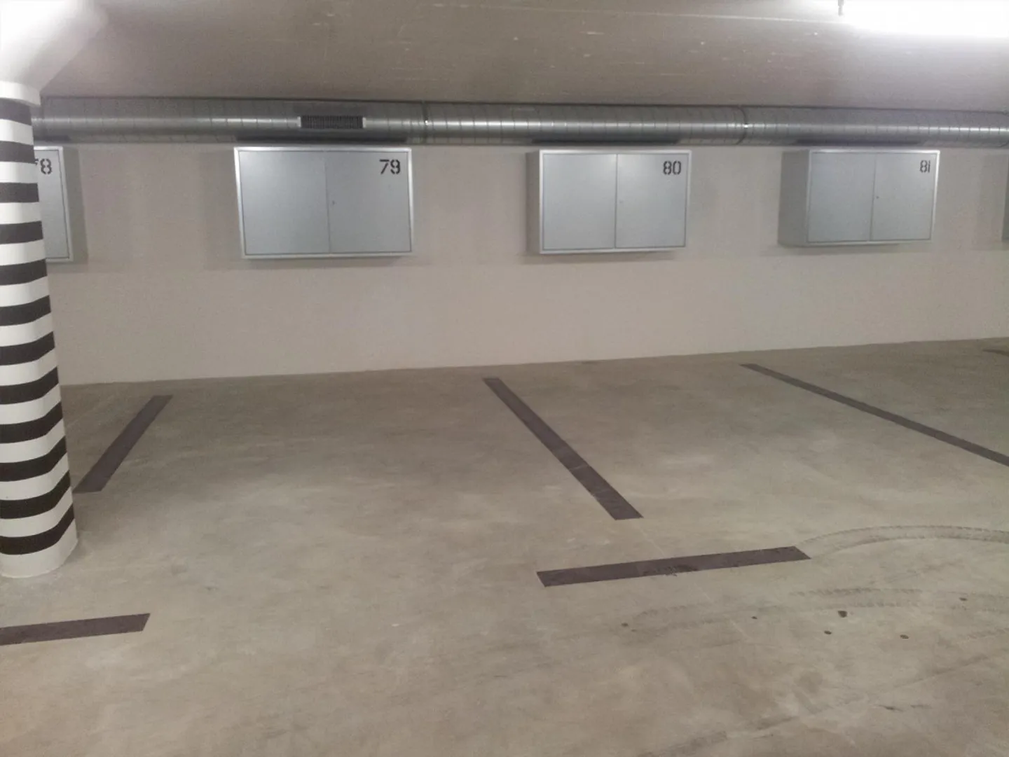 Garage space in the middle of Glattpark (e-Mobility basic installation) - Photo 3 of 4
