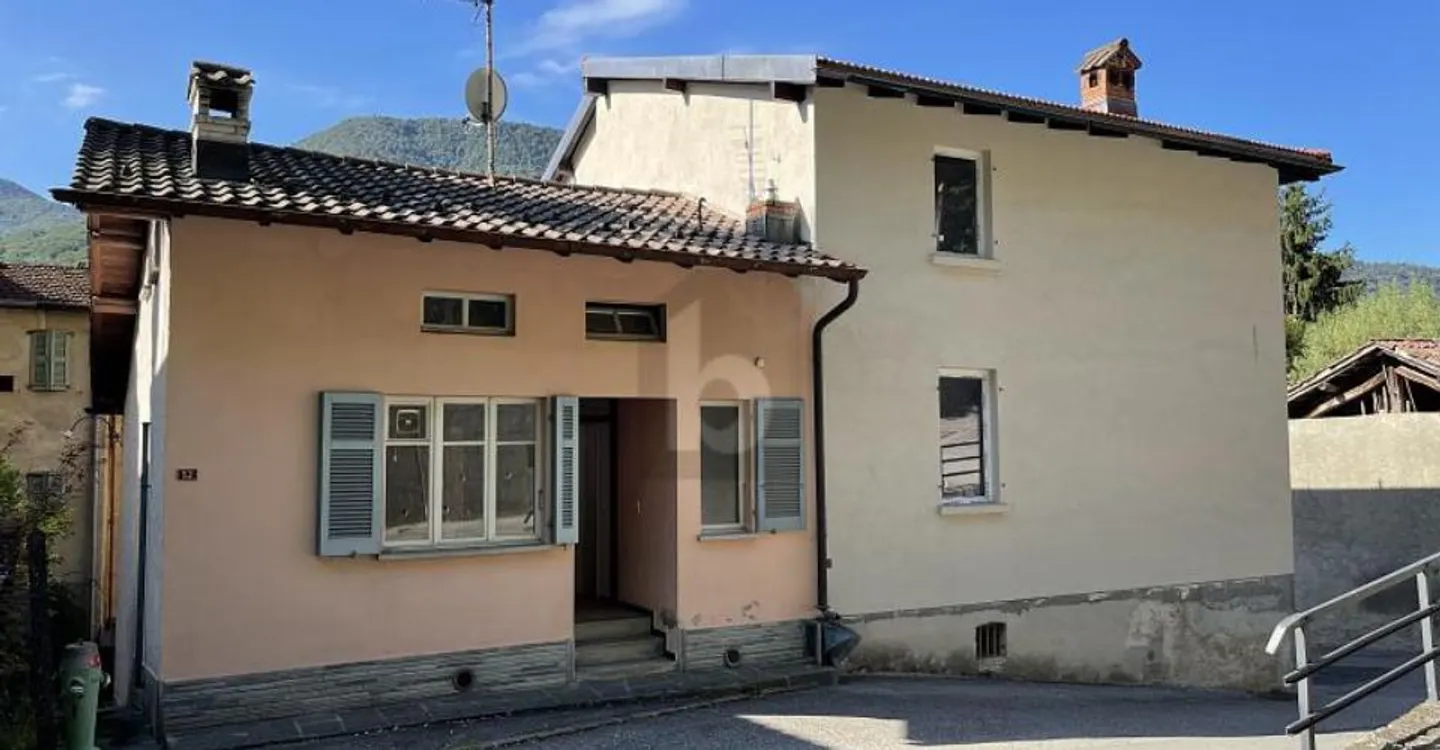 SUPER PRICE!! INDIVIDUAL HOUSE WITH POTENTIAL - Photo 2 of 5