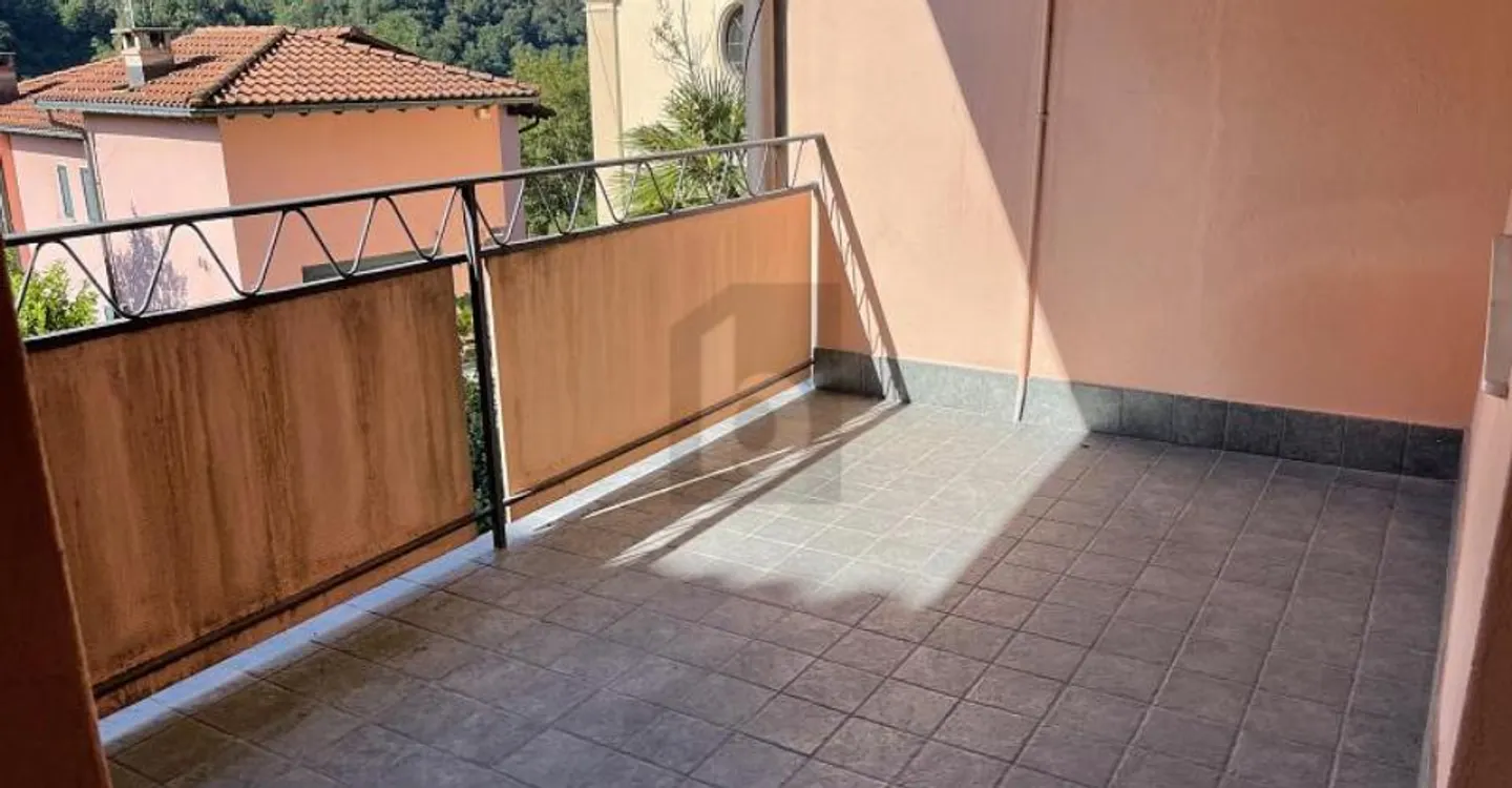 SUPER PRICE!! INDIVIDUAL HOUSE WITH POTENTIAL - Photo 3 of 5