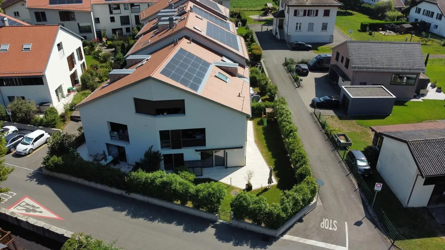 Wohnung mit 4.5 Zimmern in der Ruhe von Chessel - Foto 2 von 9