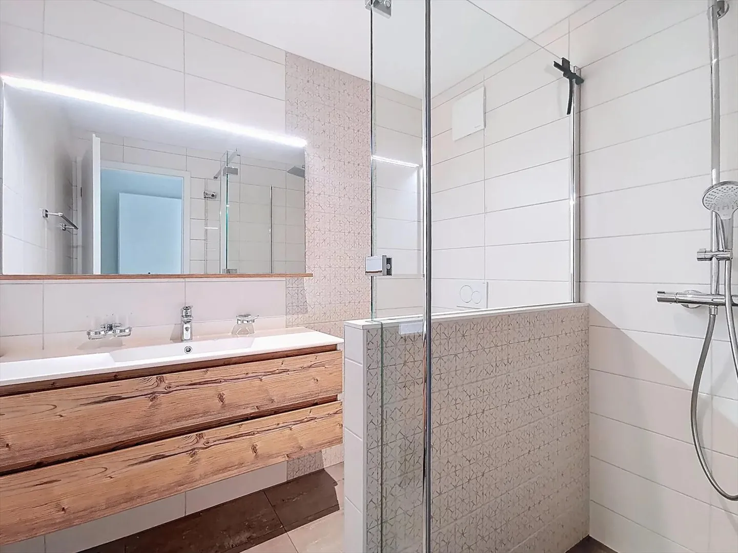 Wohnung mit 4.5 Zimmern in der Ruhe von Chessel - Foto 6 von 9