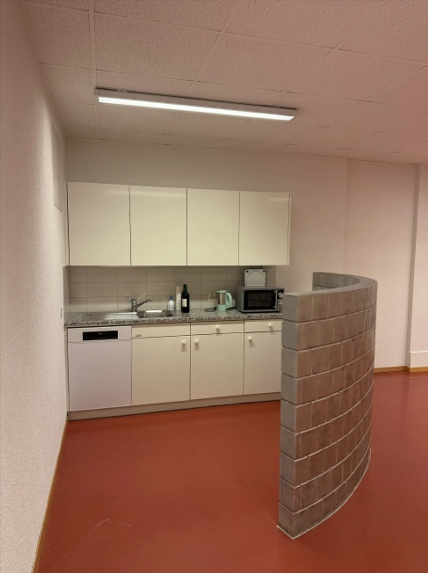 Mixed-use building for rent - Photo 5 of 5