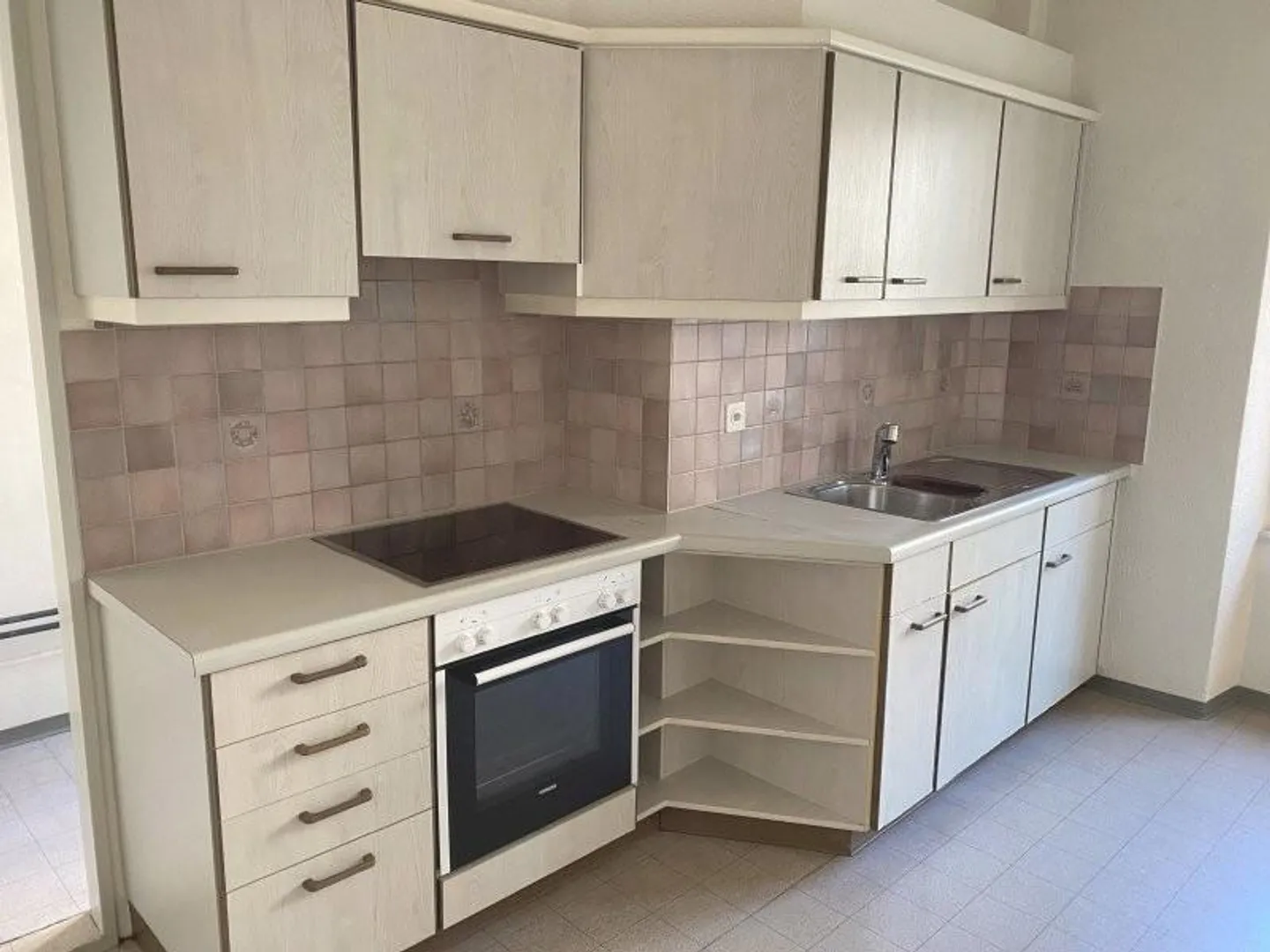 Appartamento di 3 stanze in un vecchio edificio - Foto 7 di 7