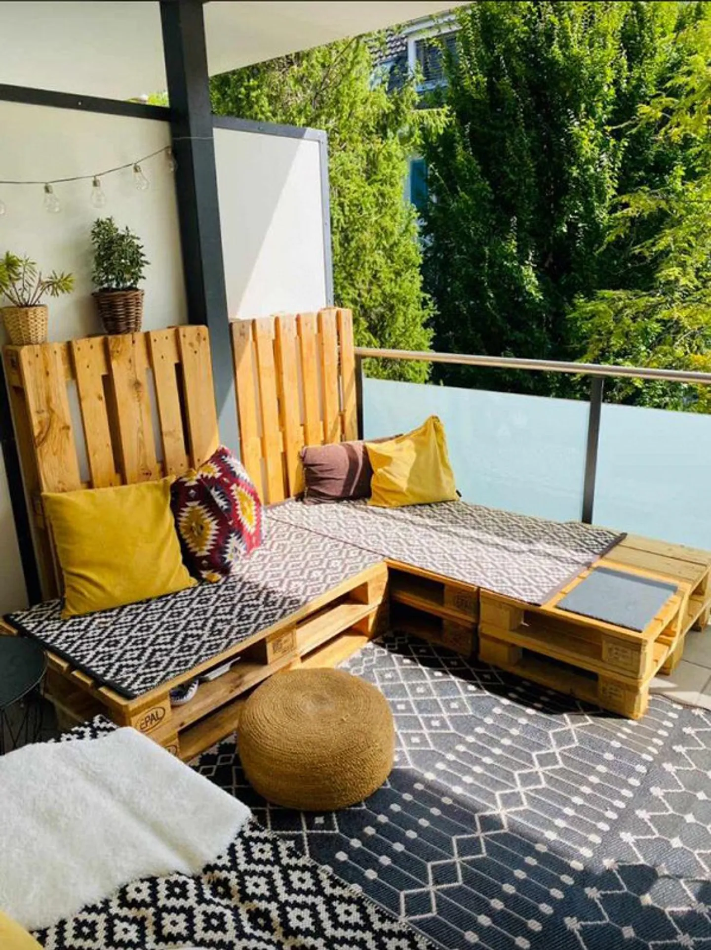 Cozy and Quiet Living in Beautiful 2-Room Apartment Near the City - Photo 3 of 9