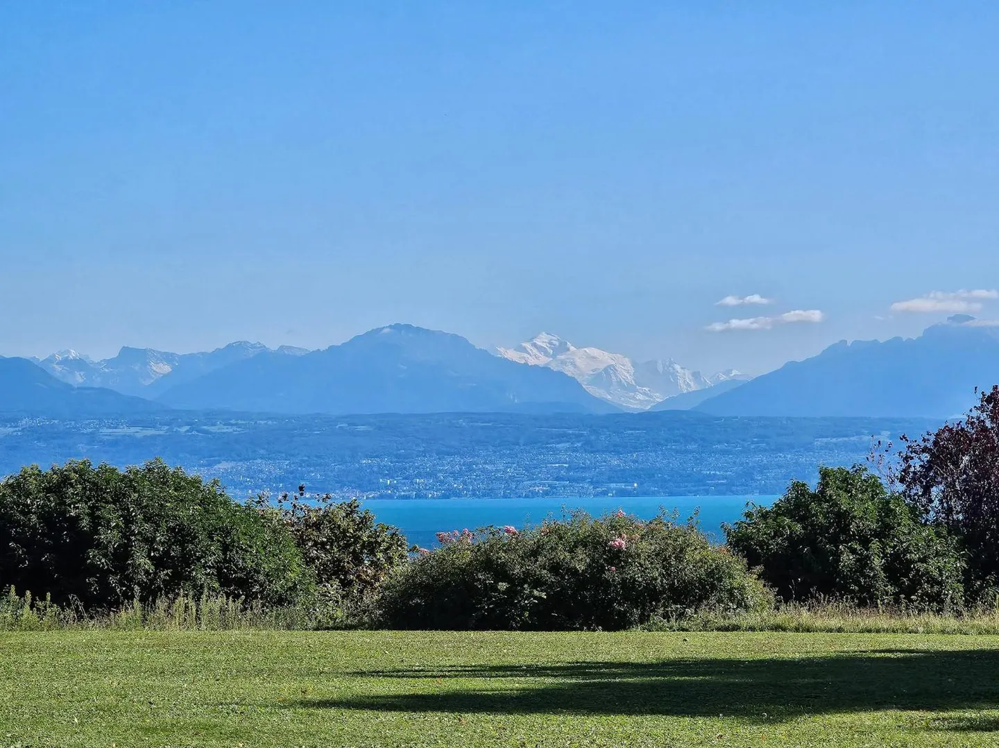 Villa Éblouissante avec Vue Lac - Photo 3 sur 4