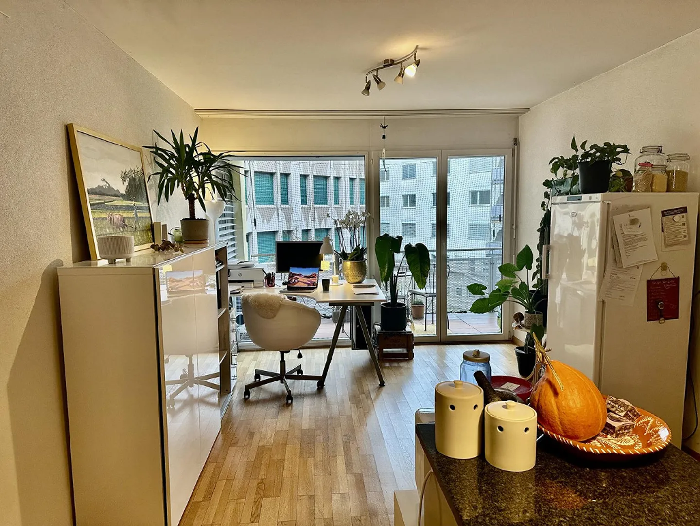 Spacious 3.5 Room Apartment near Oerlikon Train Station - Photo 2 of 3