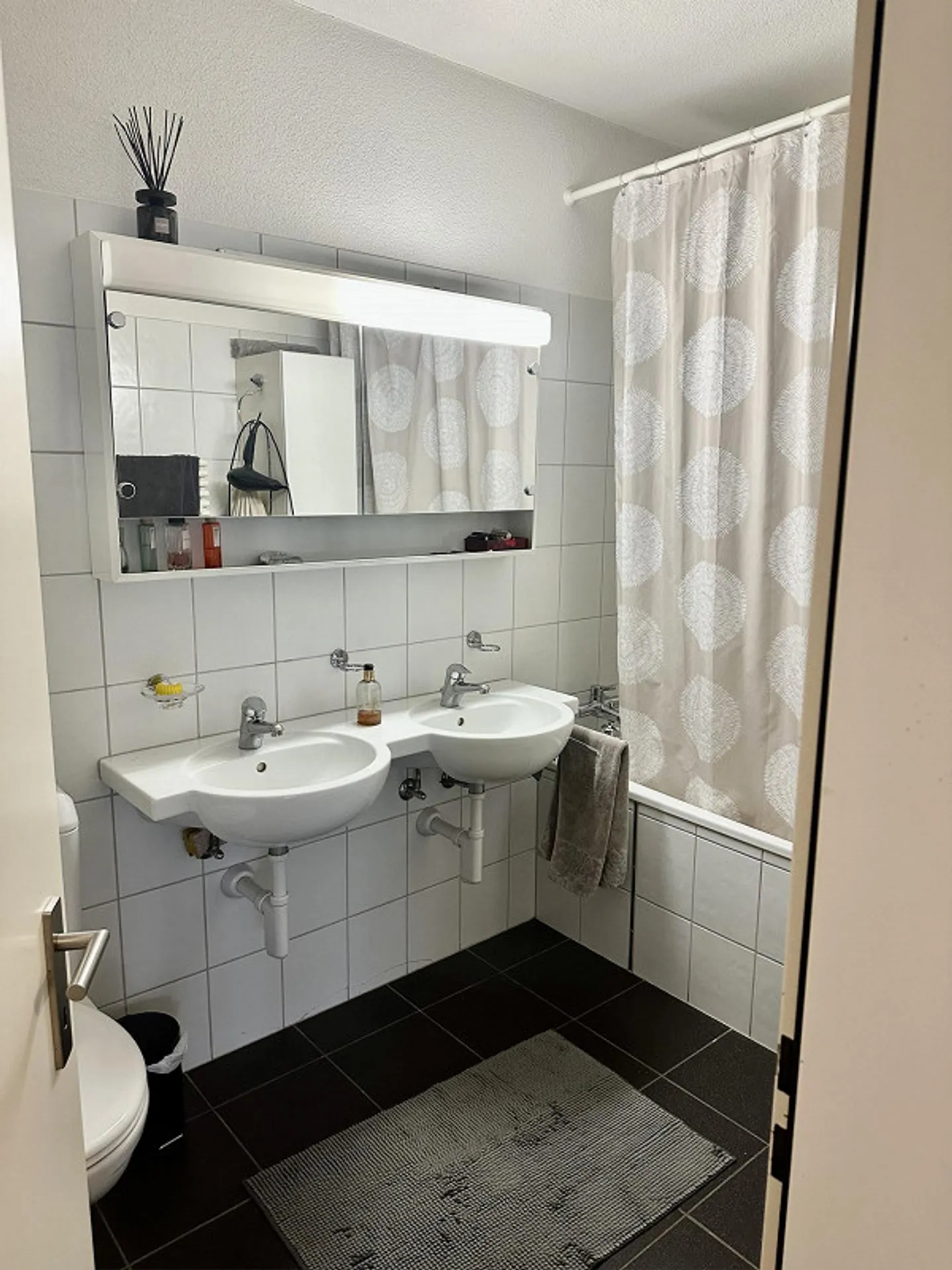 Spacious 3.5 Room Apartment near Oerlikon Train Station - Photo 3 of 3