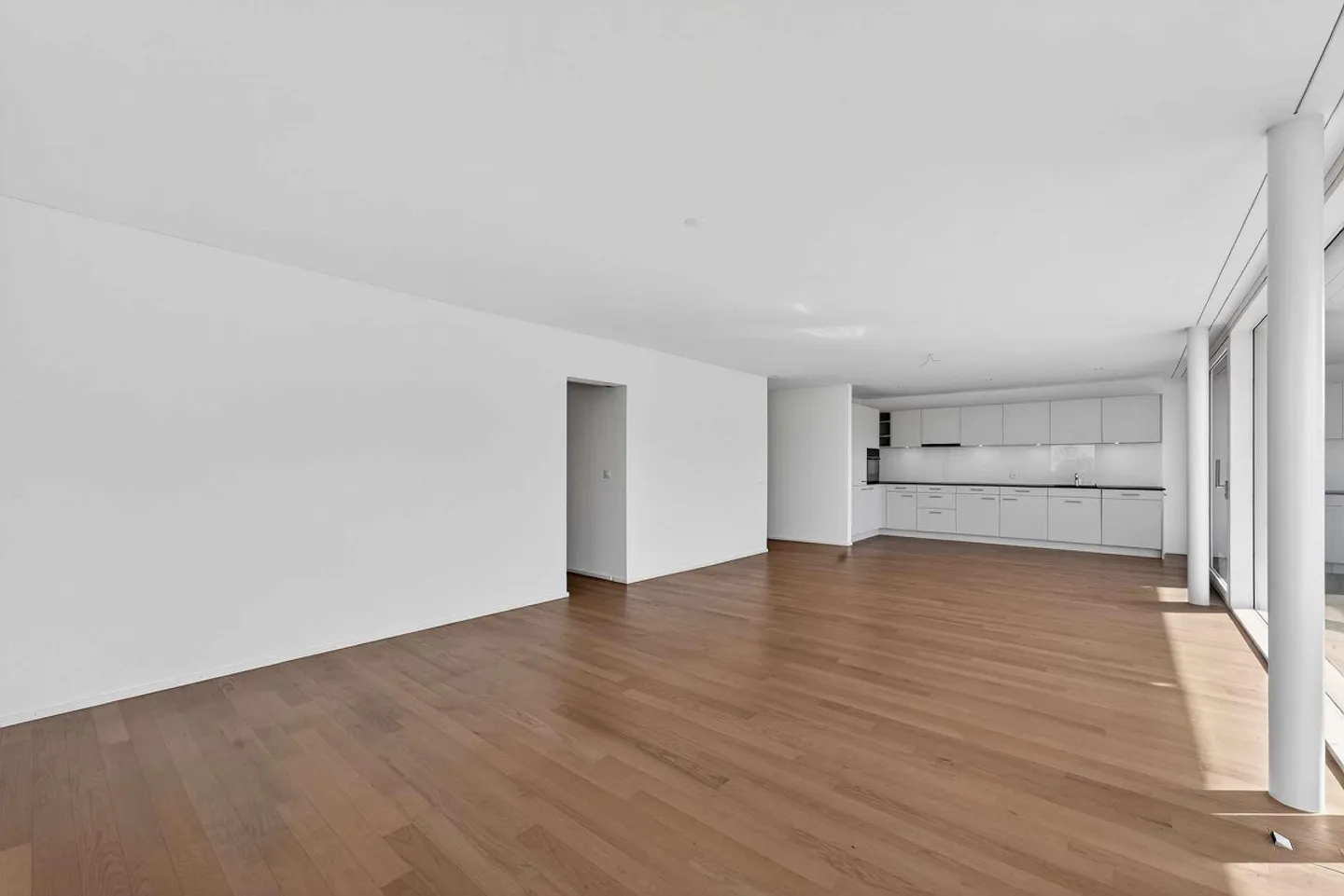 Appartamento moderno e luminoso di 4,5 stanze con grande terrazza - Foto 2 di 19