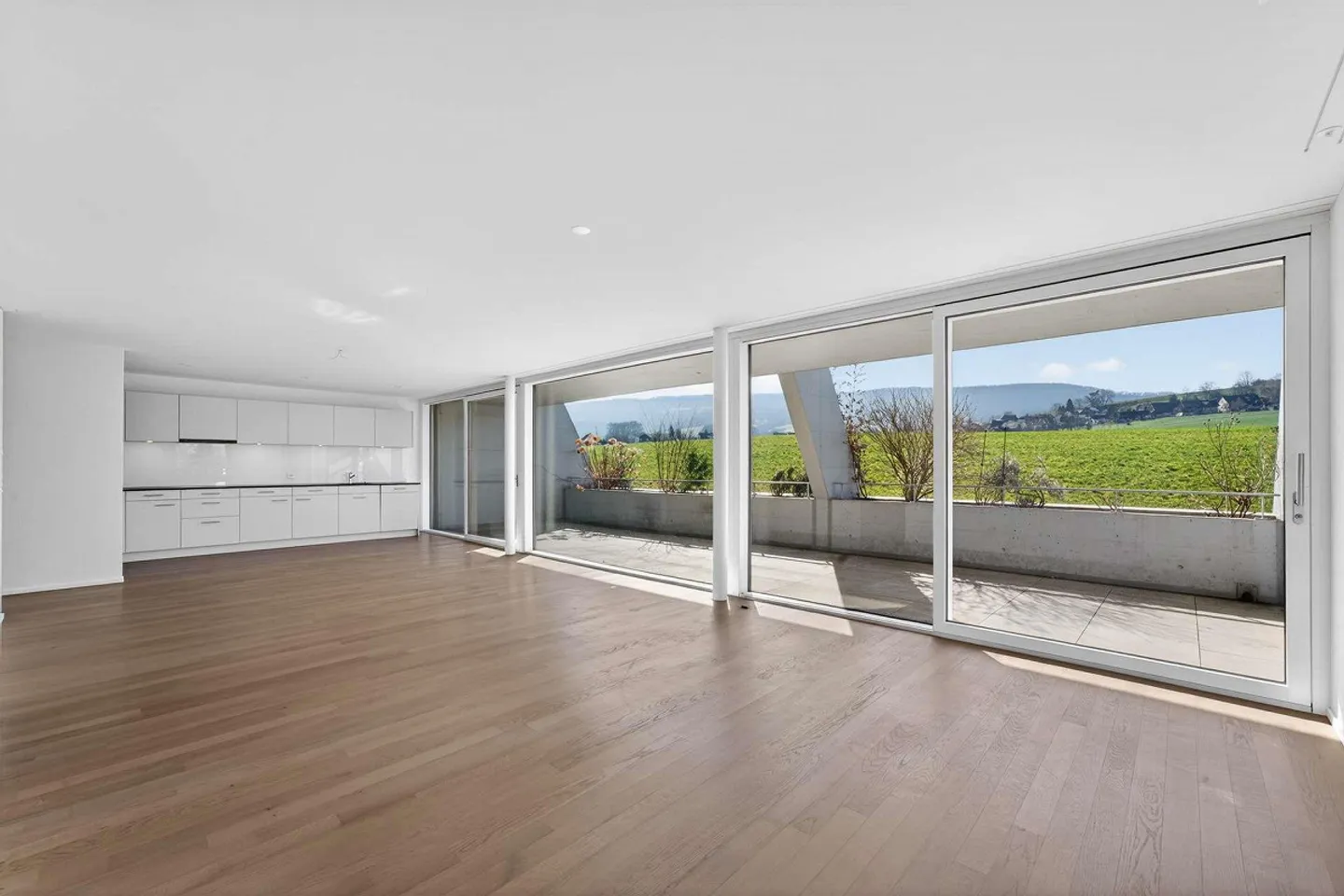 Appartamento moderno e luminoso di 4,5 stanze con grande terrazza - Foto 1 di 19