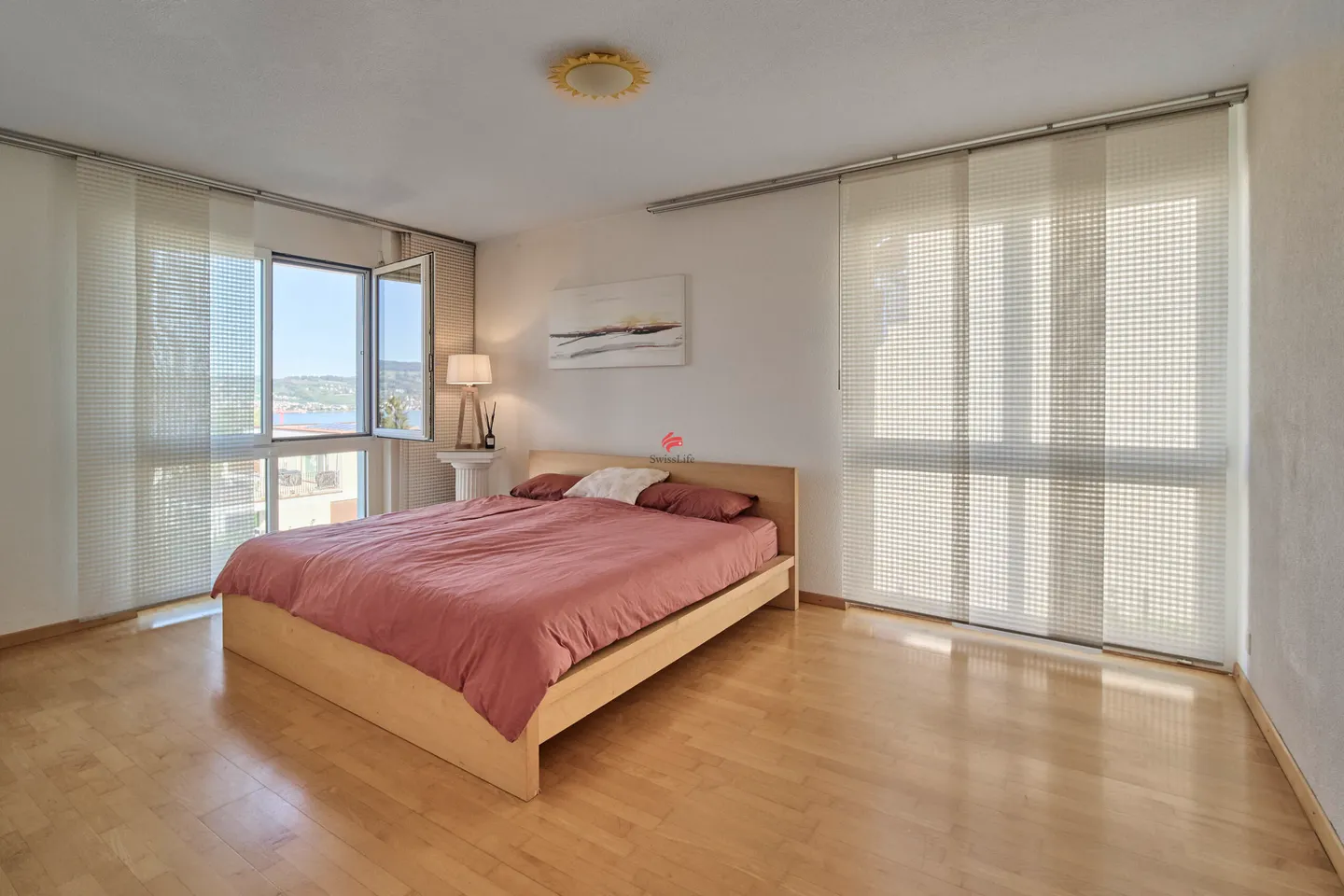 Spacious House with Lake View - Photo 13 of 24