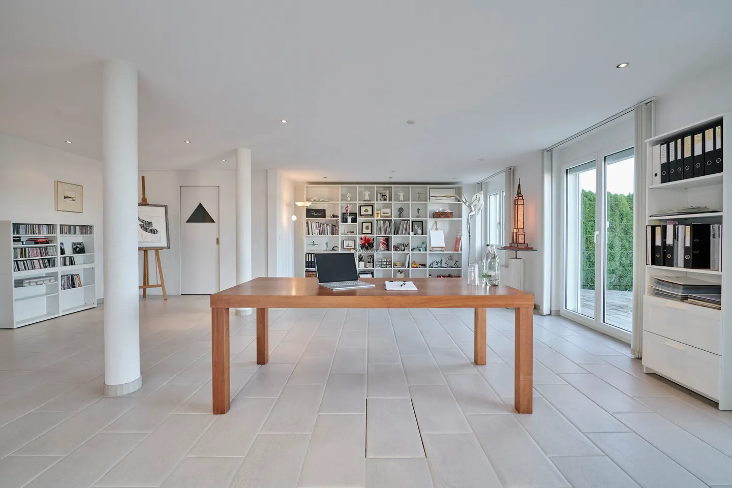 Spacious House with Lake View - Photo 14 of 24
