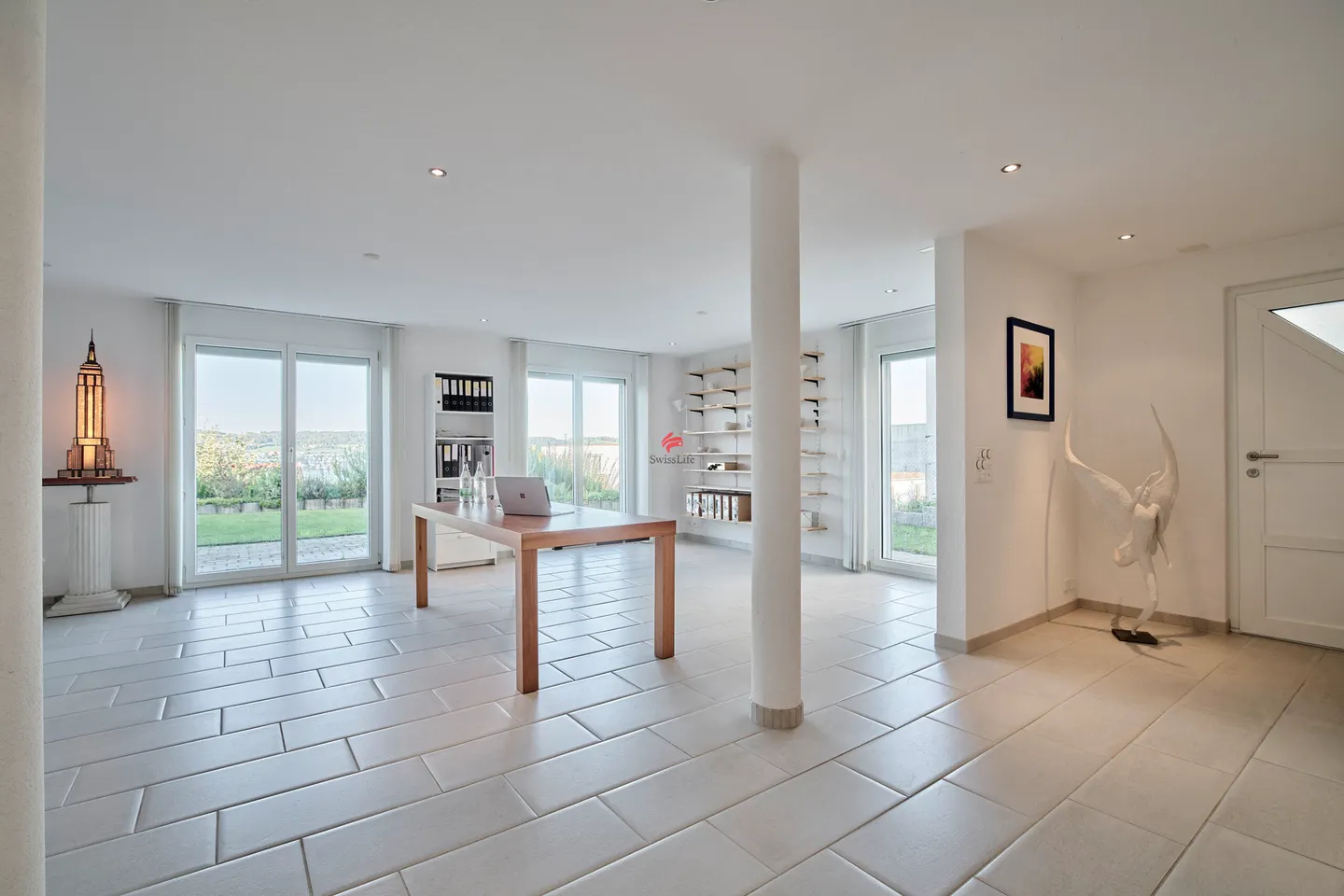Spacious House with Lake View - Photo 15 of 24