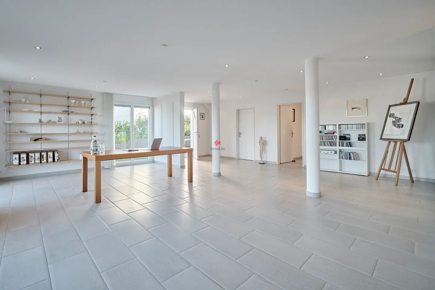 Spacious House with Lake View - Photo 16 of 24