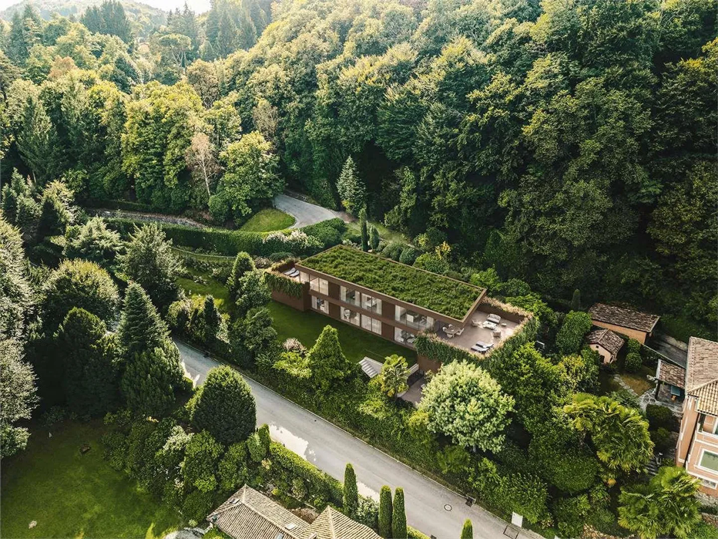 Villa for Renovation with Building Permit - Photo 4 of 13