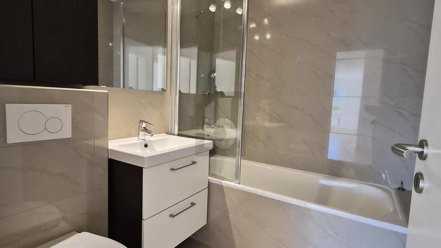 NATURE-ORIENTED, MODERN AND LIGHT-FLOODED - Photo 5 of 6