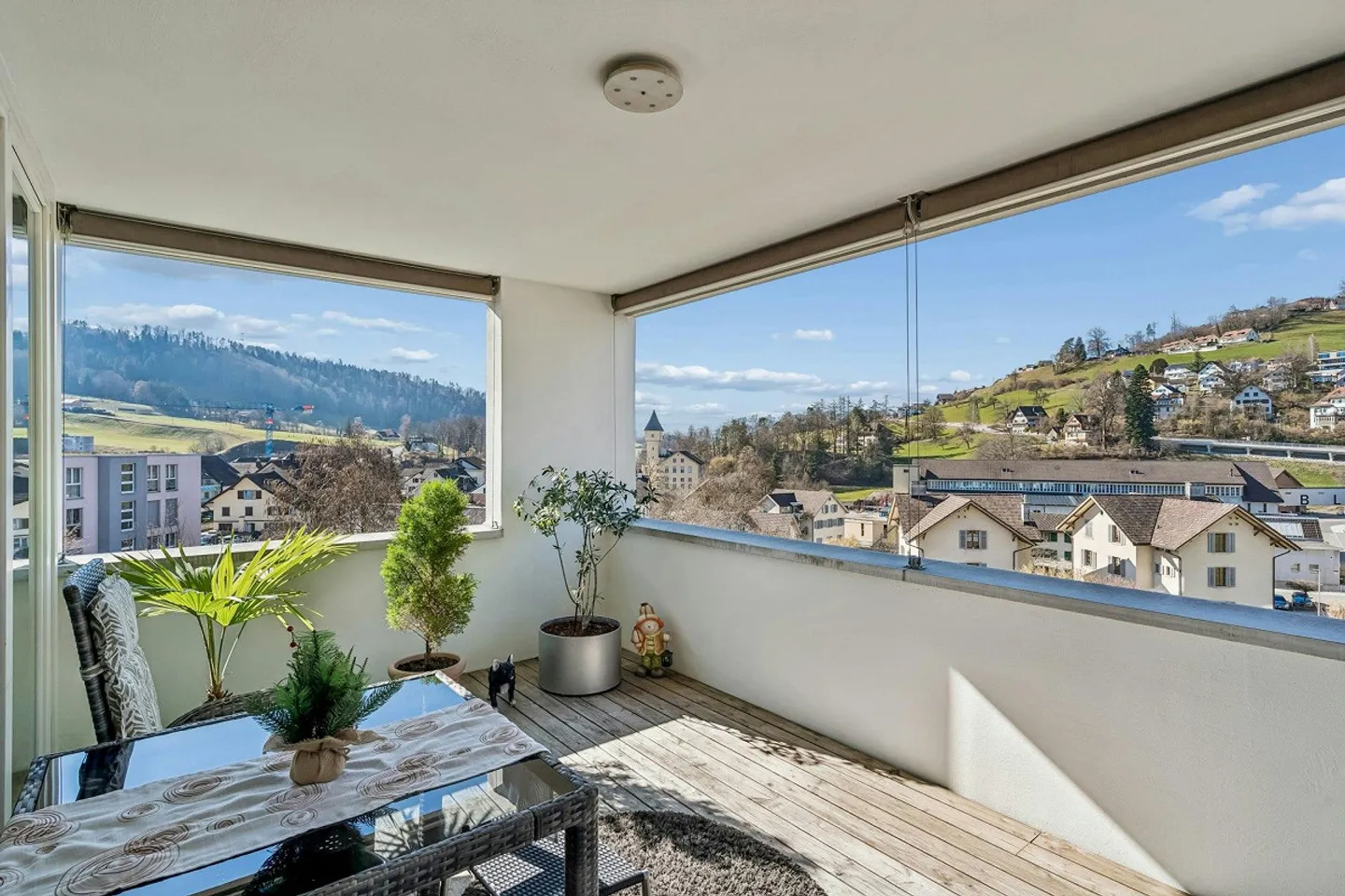 Living with a View - 4½-Room Apartment in Claridapark, 8636 Wald - Photo 3 of 12