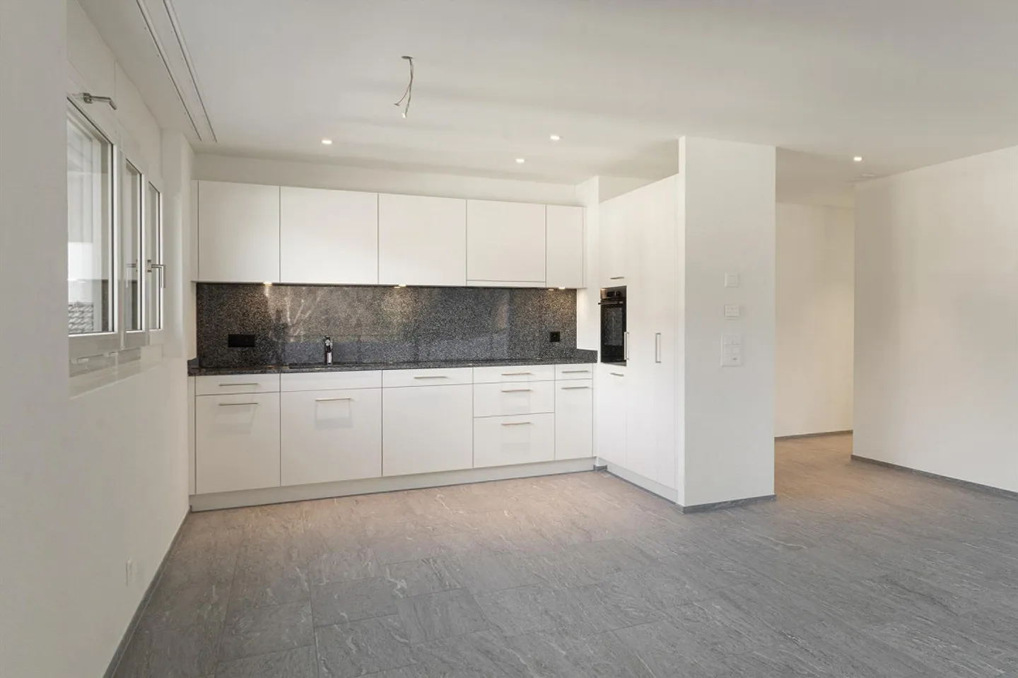 Appartement neuf 2.5 pièces rez-de-chaussée - Photo 2 sur 8