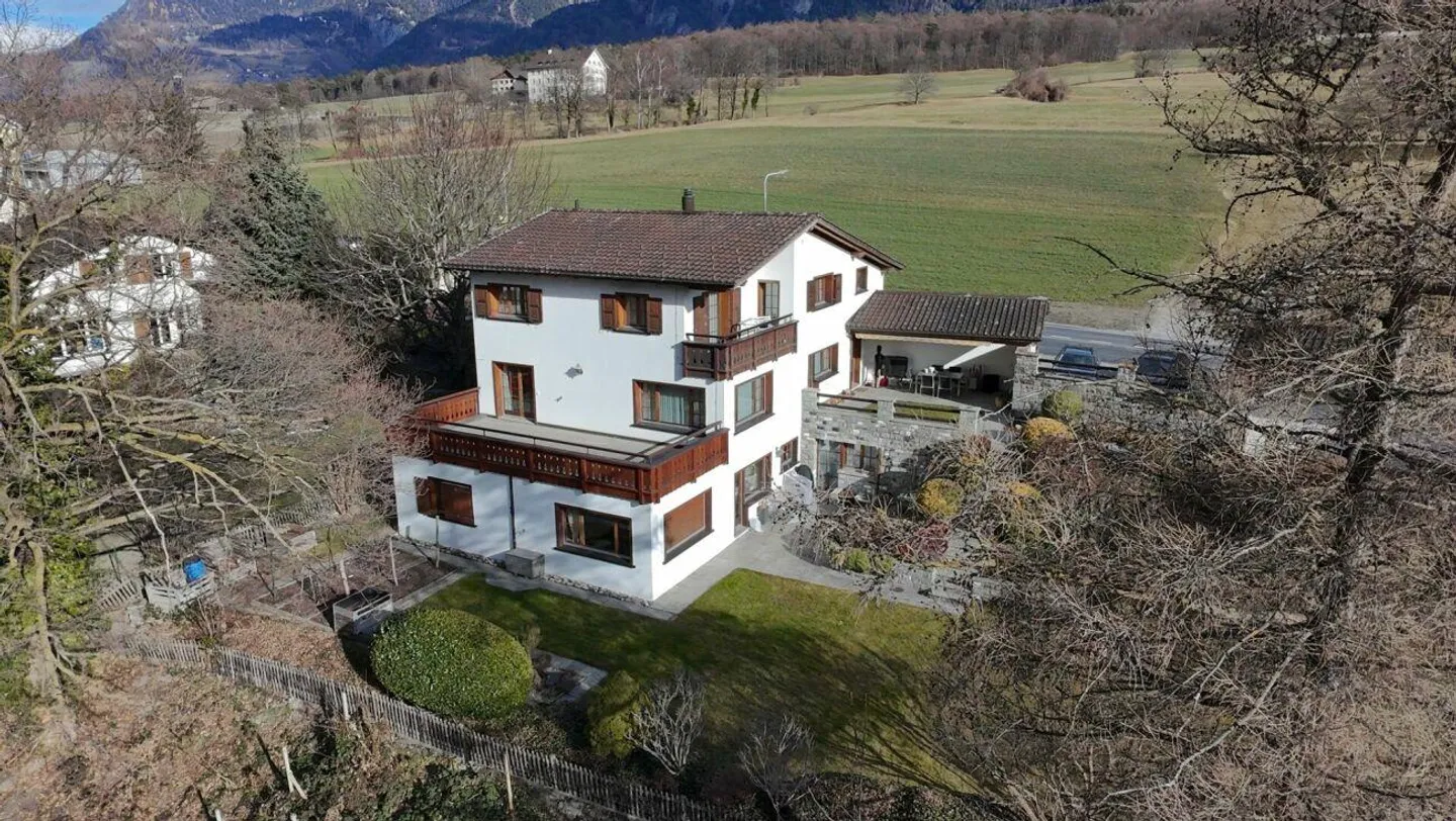 Casa unifamiliare di 6,5 locali con appartamento di 3,5 locali su un terreno di 959 m² - Foto 1 di 14