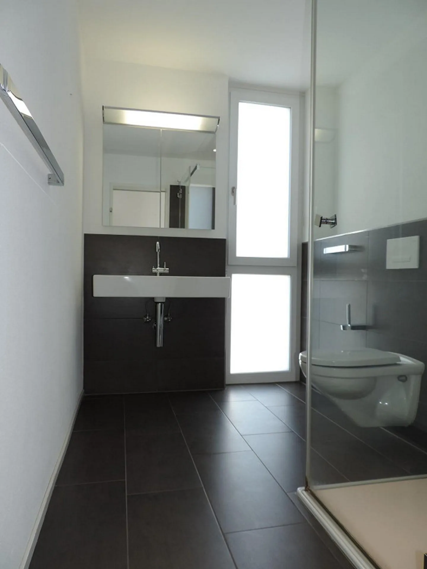 Vivere moderno con balcone soleggiato e vista - Foto 10 di 12