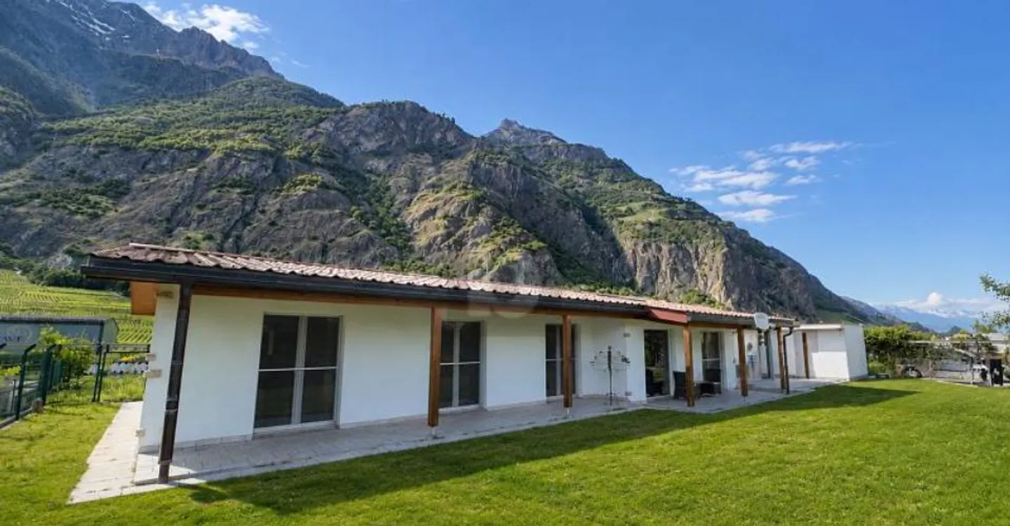 Incantevole Bungalow con Giardino - Foto 1 di 6