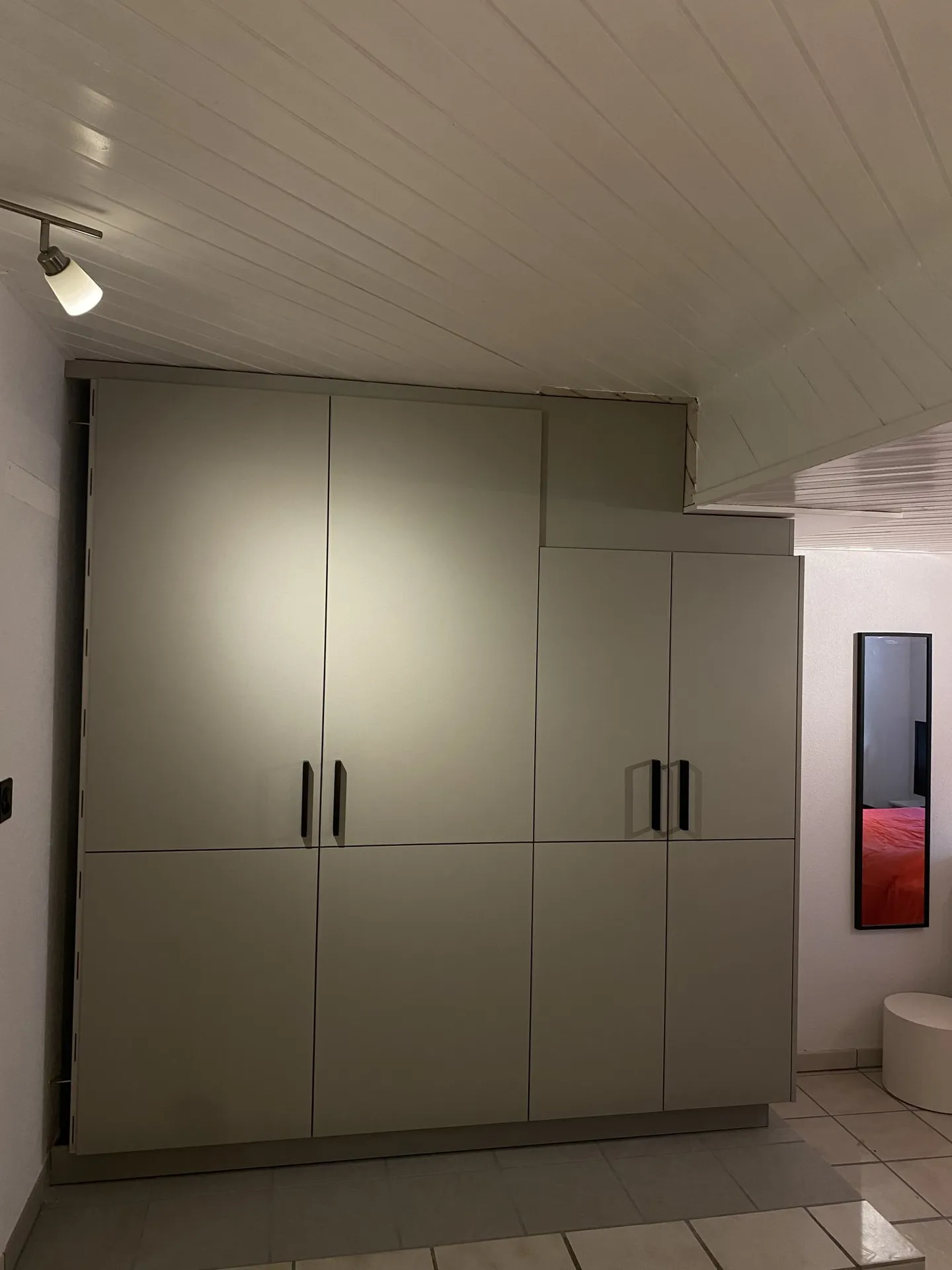 Charming Renovated Apartment - Photo 4 of 8
