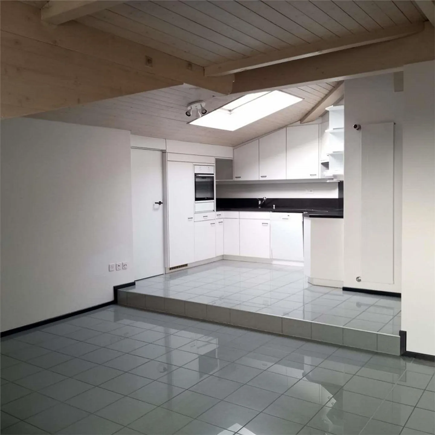 RIVA SAN VITALE - 2,5 LOCALE MANSARDATO - Foto 1 di 8