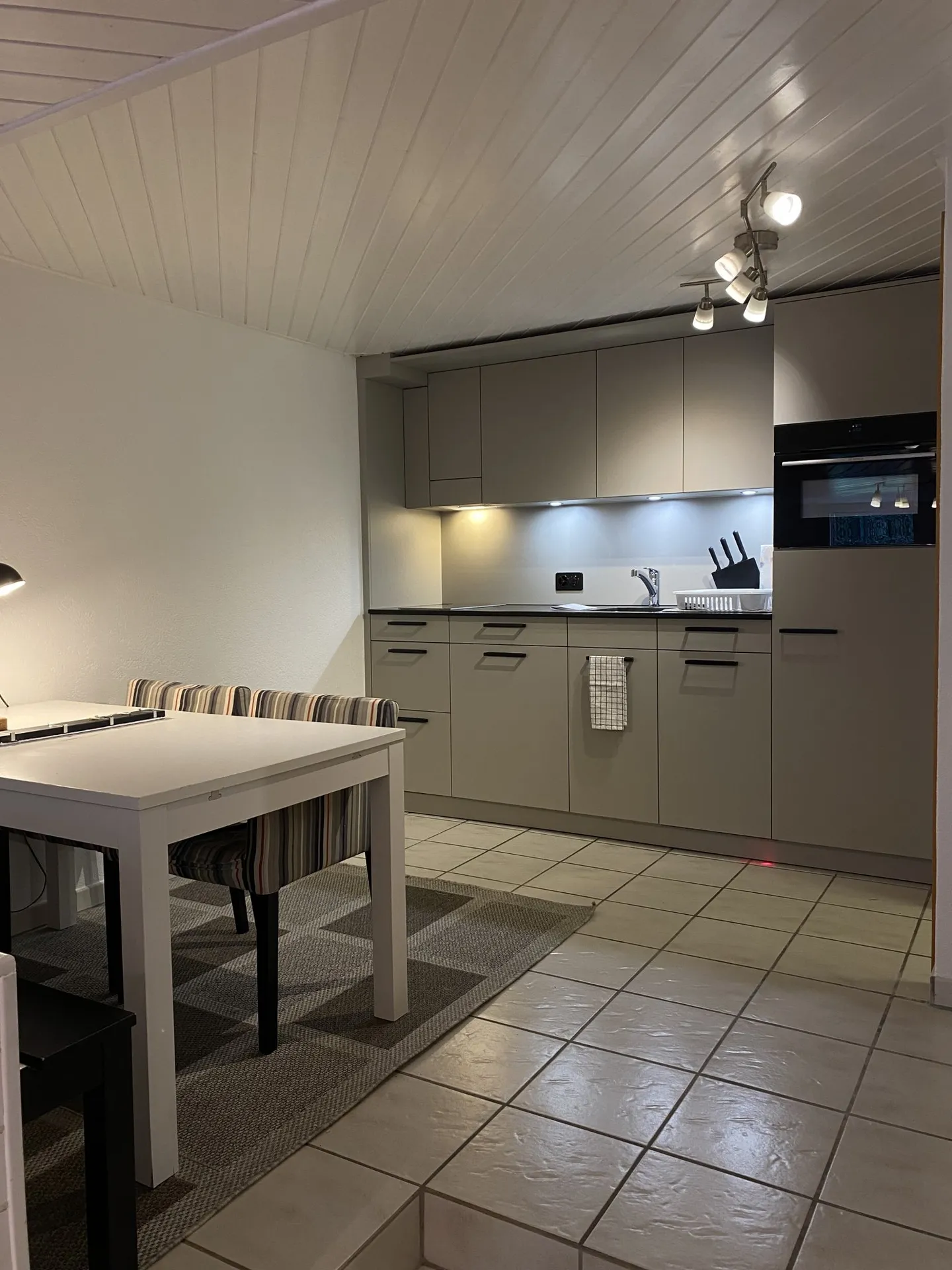 Charming Renovated Apartment - Photo 6 of 8