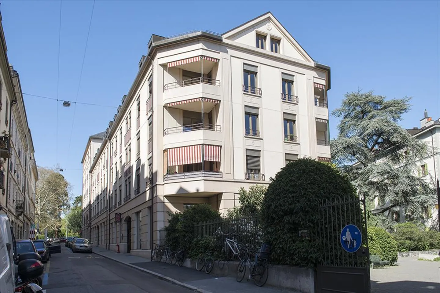 Appartement spacieux 4.5 pièces - Photo 2 sur 8