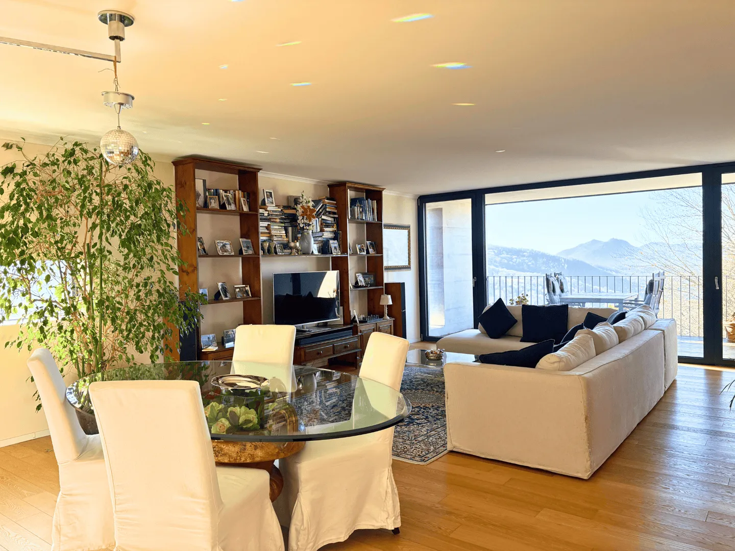 Exclusive 4.5-Room Apartment - Photo 2 of 11