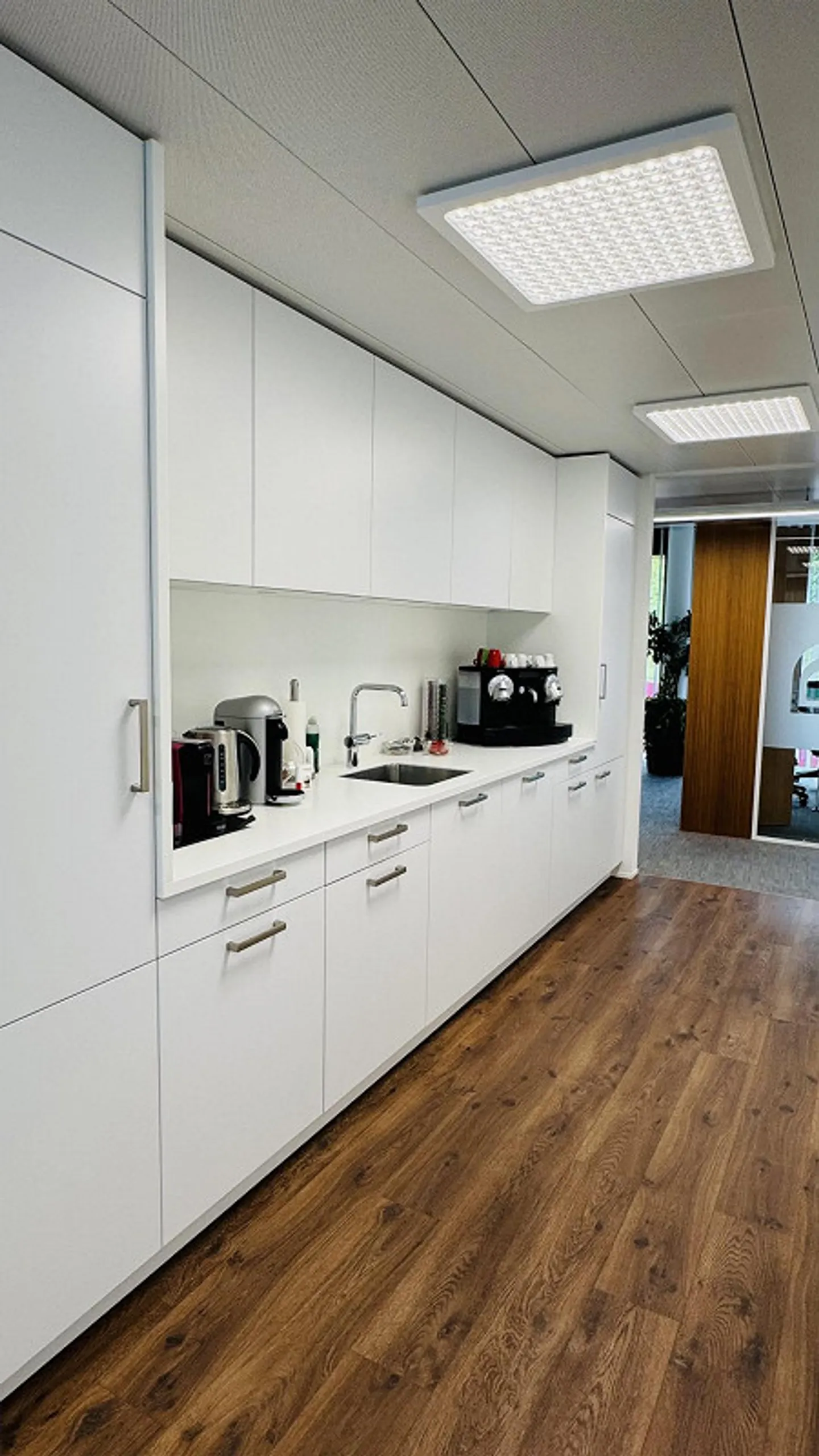 Spazio ufficio (circa 700 m²) in posizione centrale a Zug - Cercasi subentrante - Foto 5 di 7