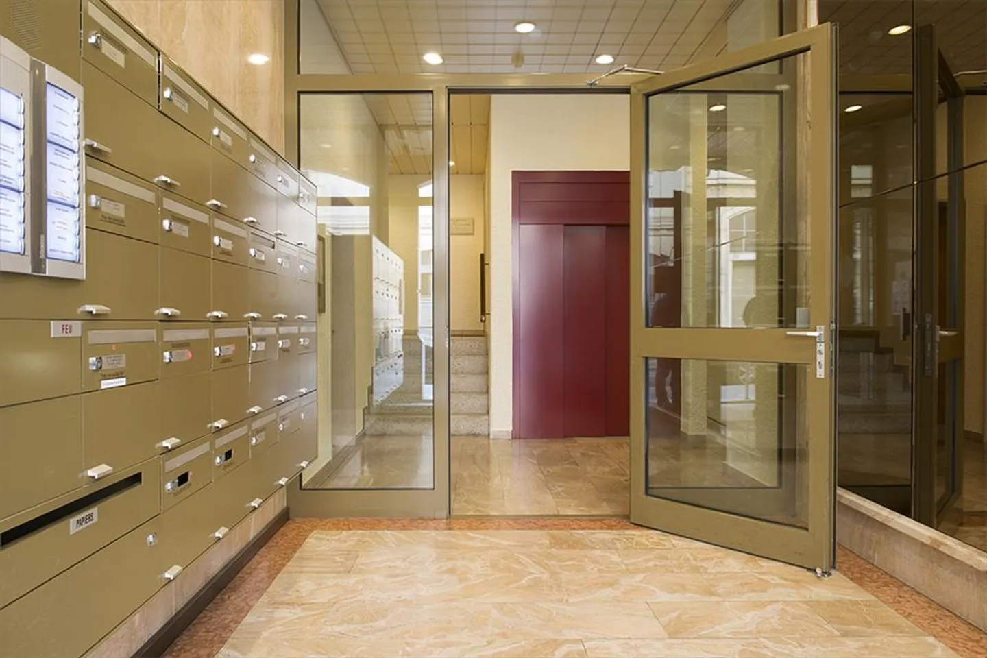 Appartement spacieux 4.5 pièces - Photo 4 sur 8