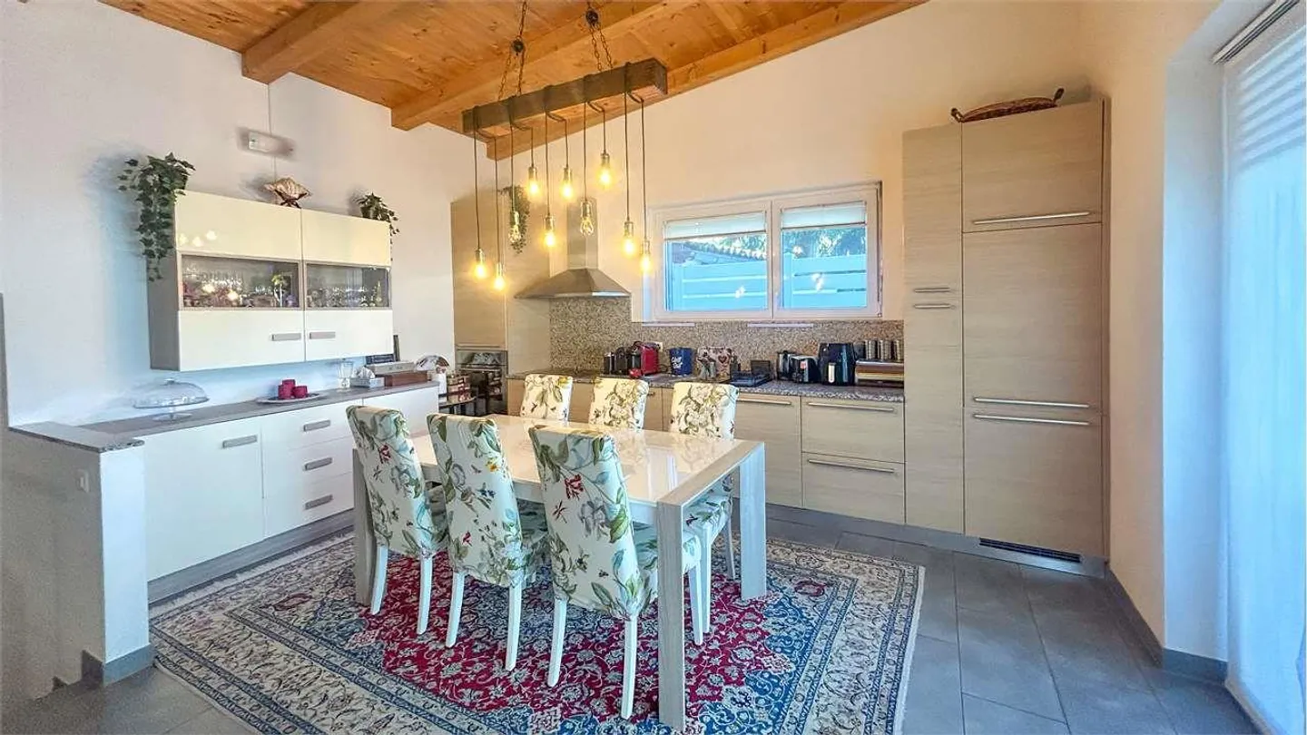 MAISONETTE 4,5 LOCALI A DUE PASSI DAL LAGO - Foto 2 di 10