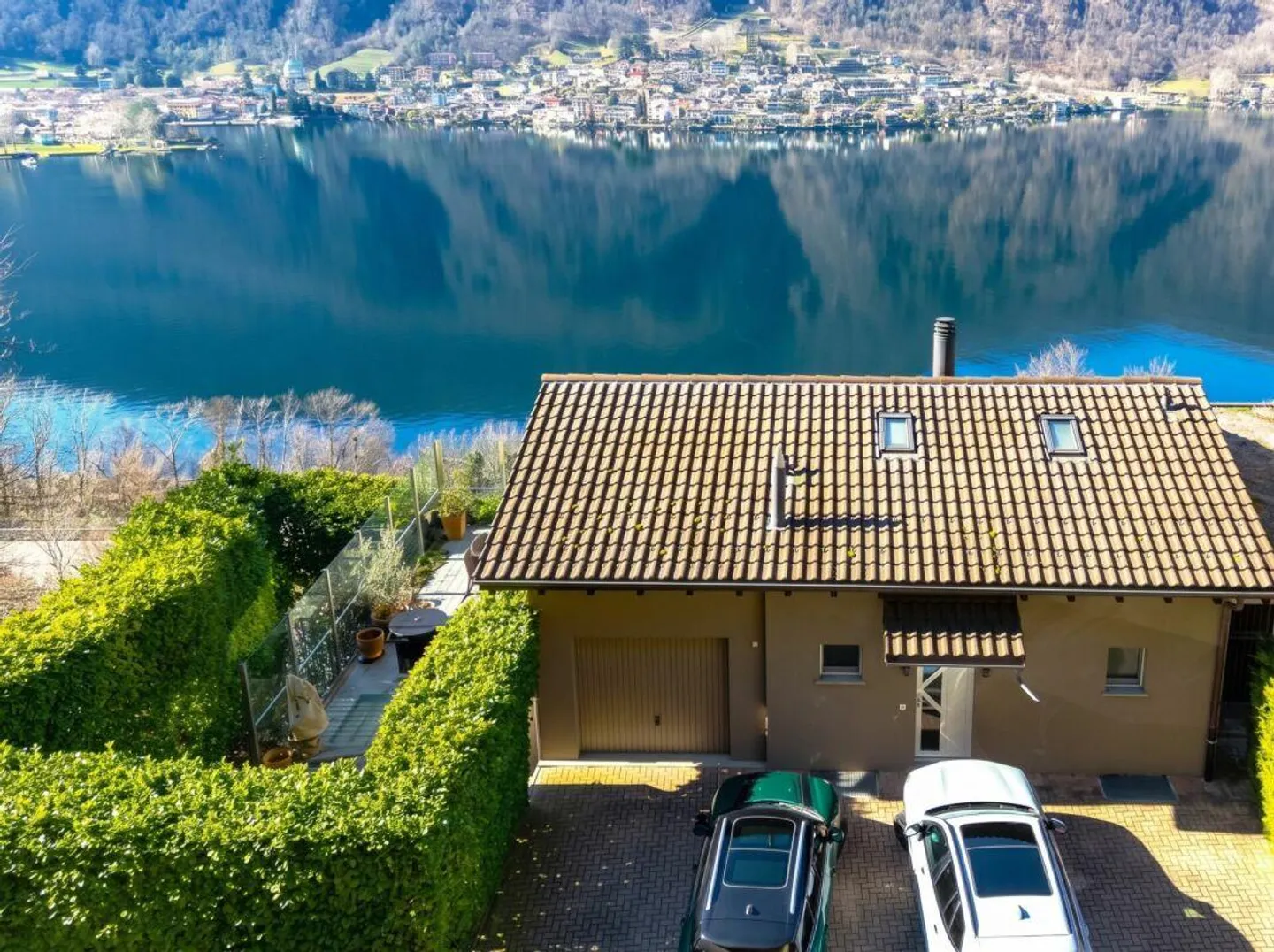 Maison exclusive immergée dans la nature avec vue sur le lac à 180° - Photo 3 sur 16