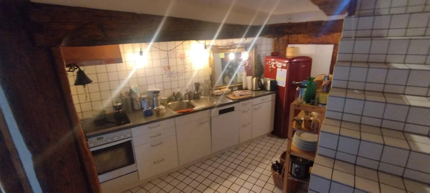 Charming 4.5-room house section with beautiful garden in a central location - Photo 3 of 10