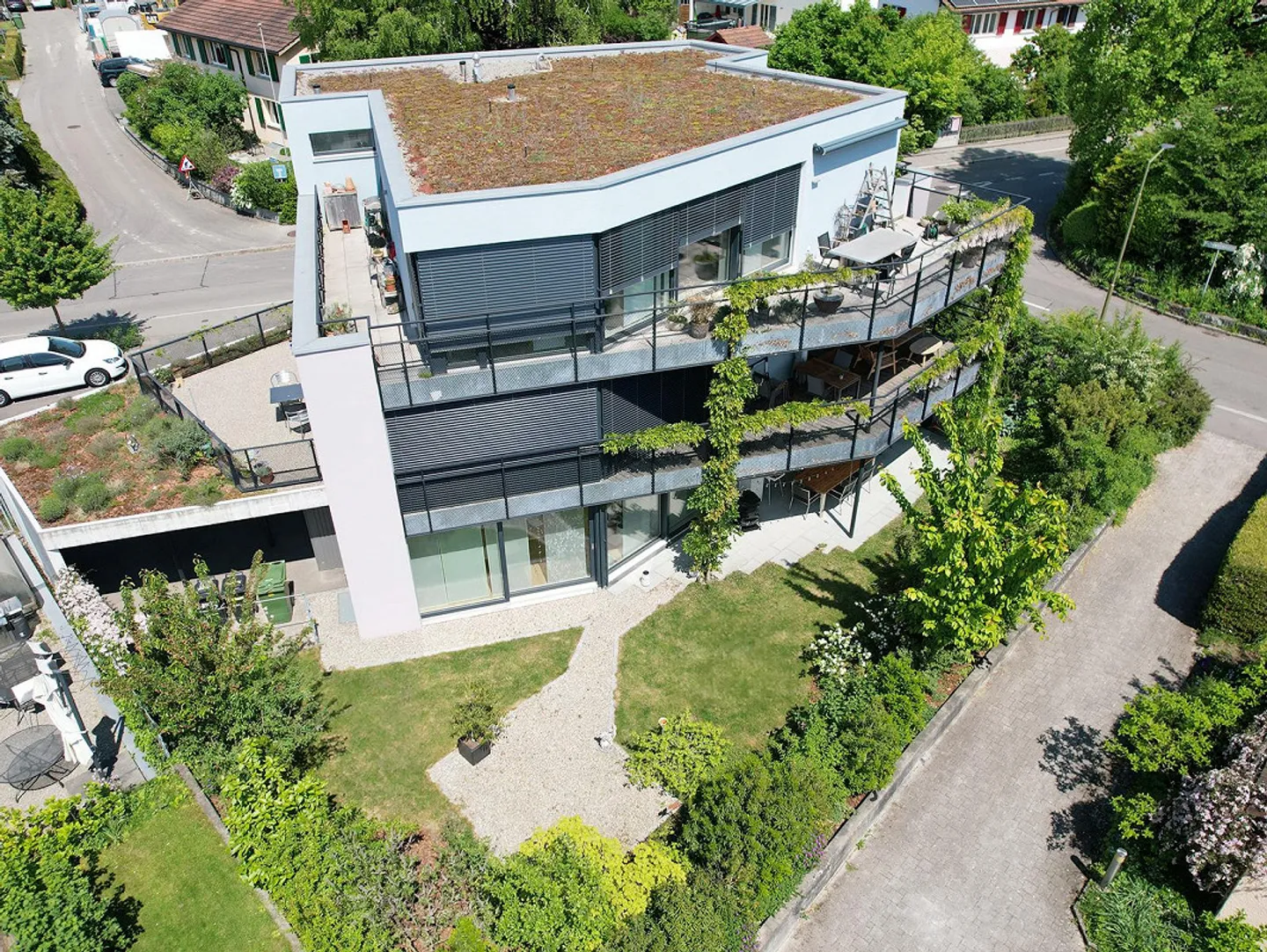 Appartement 4.5 pièces élégant et quasi neuf avec un grand jardin - Photo 1 sur 17