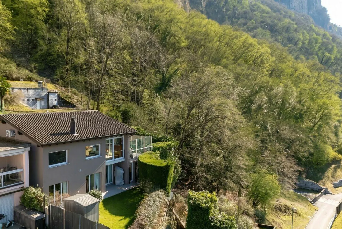 Maison exclusive immergée dans la nature avec vue sur le lac à 180° - Photo 16 sur 16