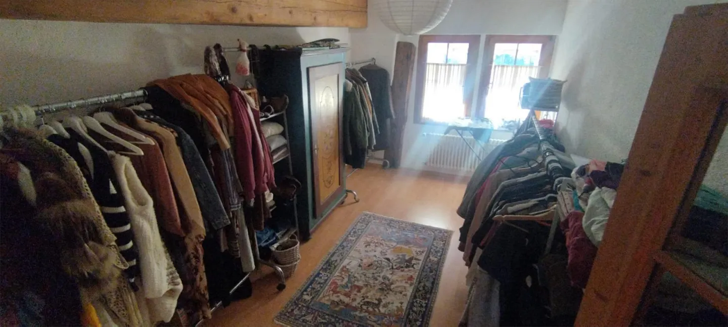Charming 4.5-room house section with beautiful garden in a central location - Photo 7 of 10