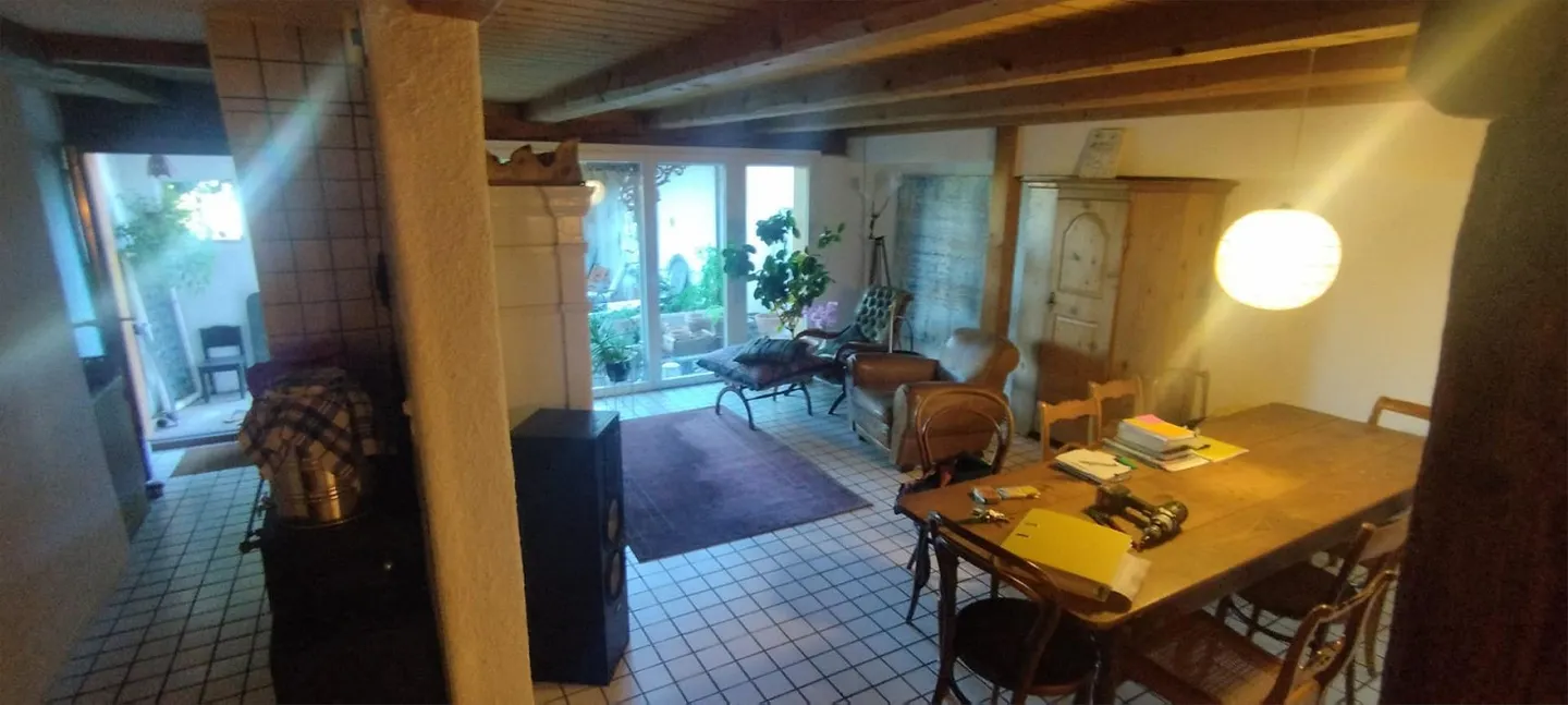 Charming 4.5-room house section with beautiful garden in a central location - Photo 8 of 10