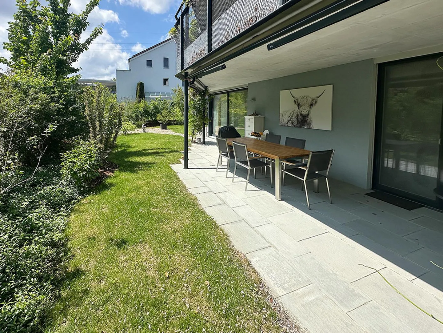 Appartement 4.5 pièces élégant et quasi neuf avec un grand jardin - Photo 3 sur 17