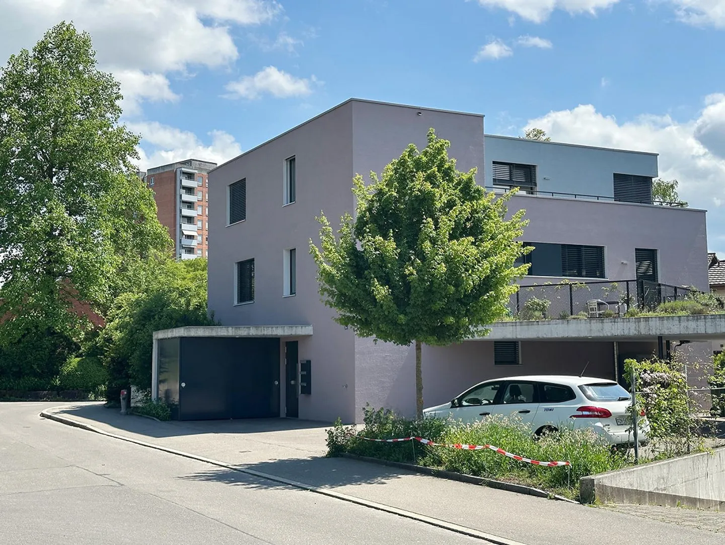 Appartement 4.5 pièces élégant et quasi neuf avec un grand jardin - Photo 5 sur 17