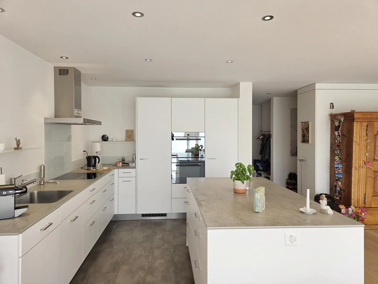 Appartement 4.5 pièces élégant et quasi neuf avec un grand jardin - Photo 8 sur 17