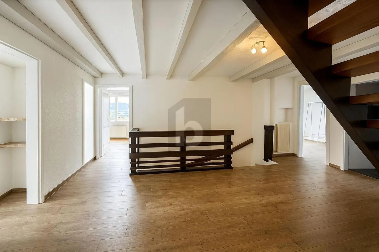 SPACIOUS BRIGHT MODERN - Photo 4 of 6