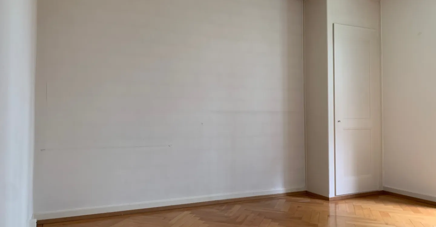 FOR RENT! Beautiful 2.5 room apartment just steps from the city center! - Photo 3 of 4