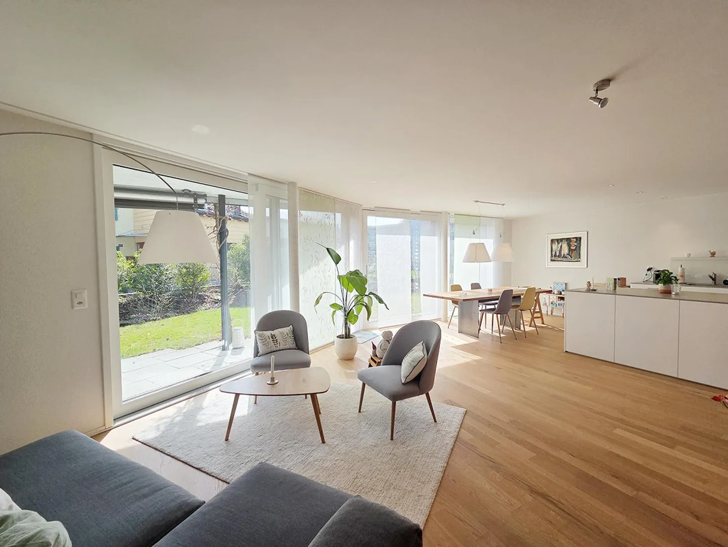 Appartement 4.5 pièces élégant et quasi neuf avec un grand jardin - Photo 10 sur 17