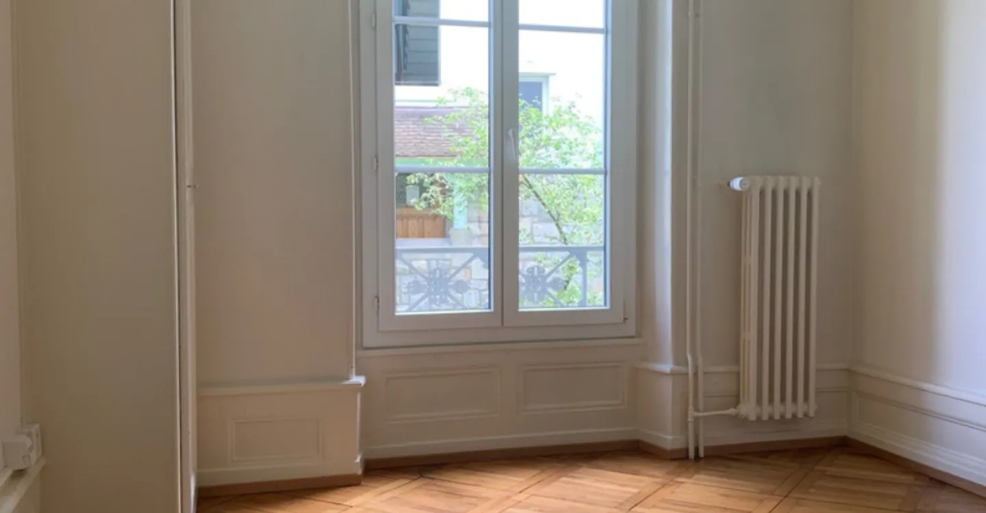 FOR RENT! Beautiful 2.5 room apartment just steps from the city center! - Photo 4 of 4