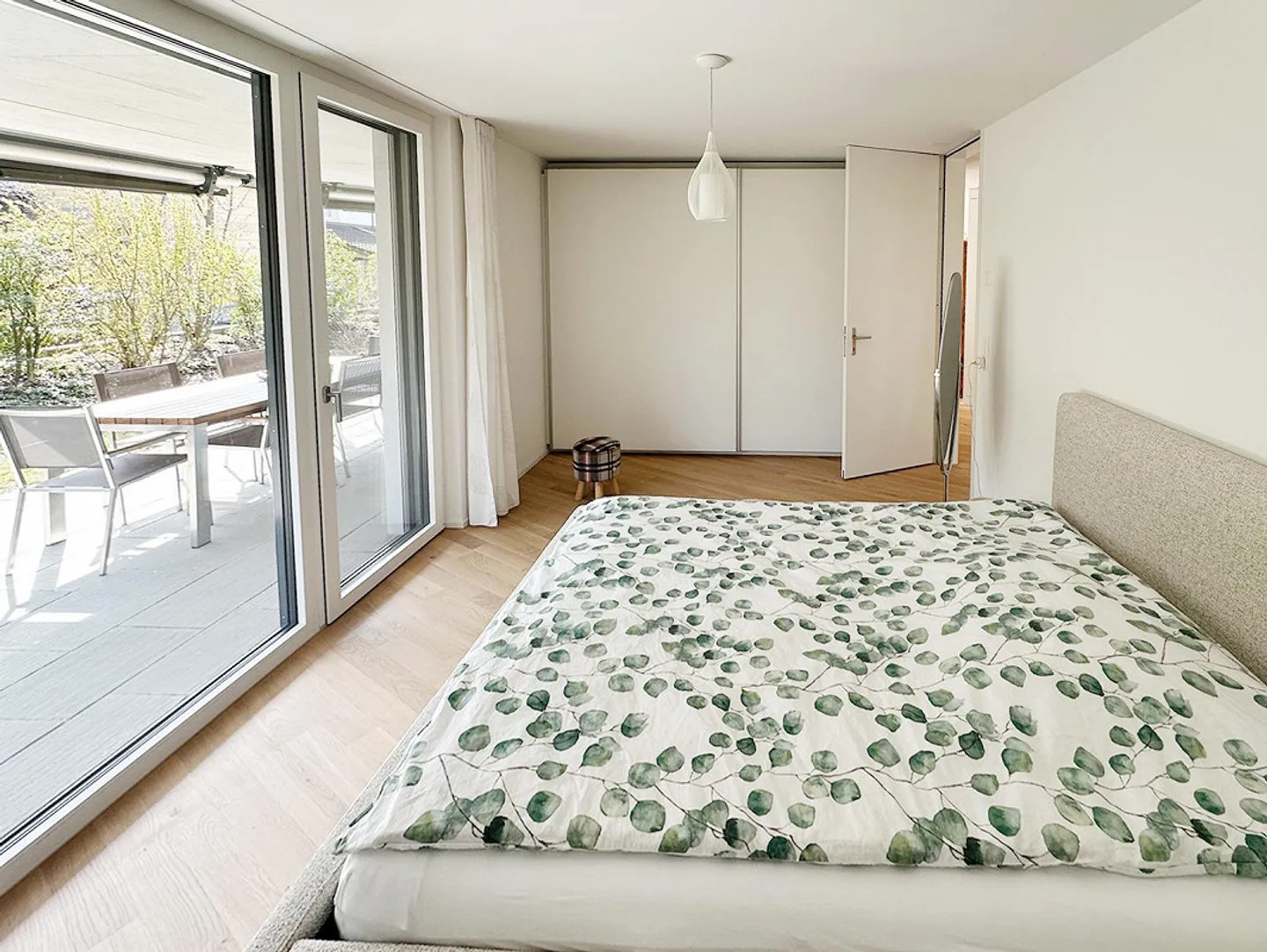 Appartement 4.5 pièces élégant et quasi neuf avec un grand jardin - Photo 11 sur 17