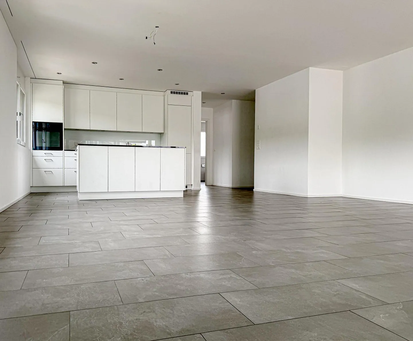 Schöne 4.5 Zimmer Wohnung, zentrale Lage - Foto 1 von 12