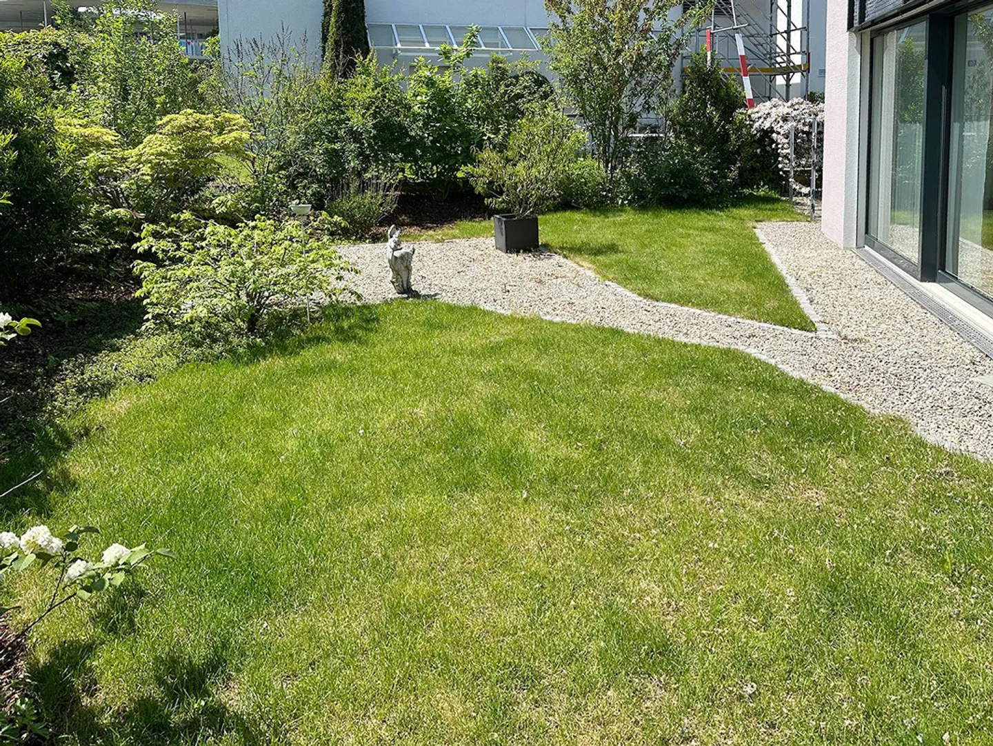 Appartement 4.5 pièces élégant et quasi neuf avec un grand jardin - Photo 15 sur 17