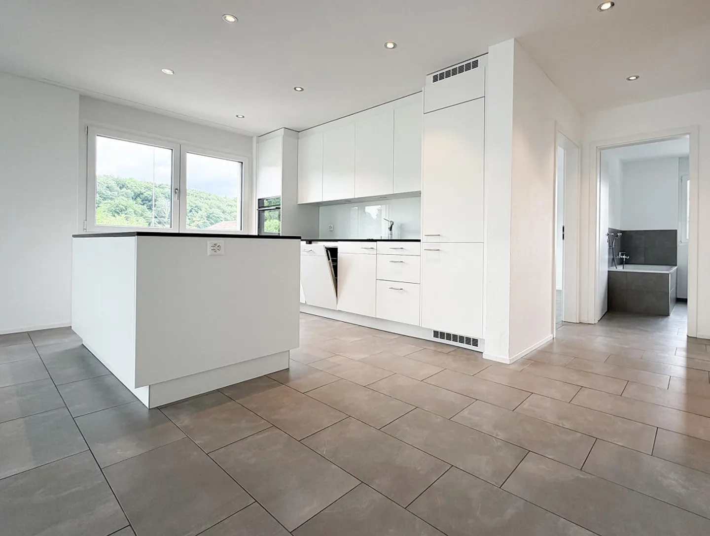 Schöne 4.5 Zimmer Wohnung, zentrale Lage - Foto 5 von 12